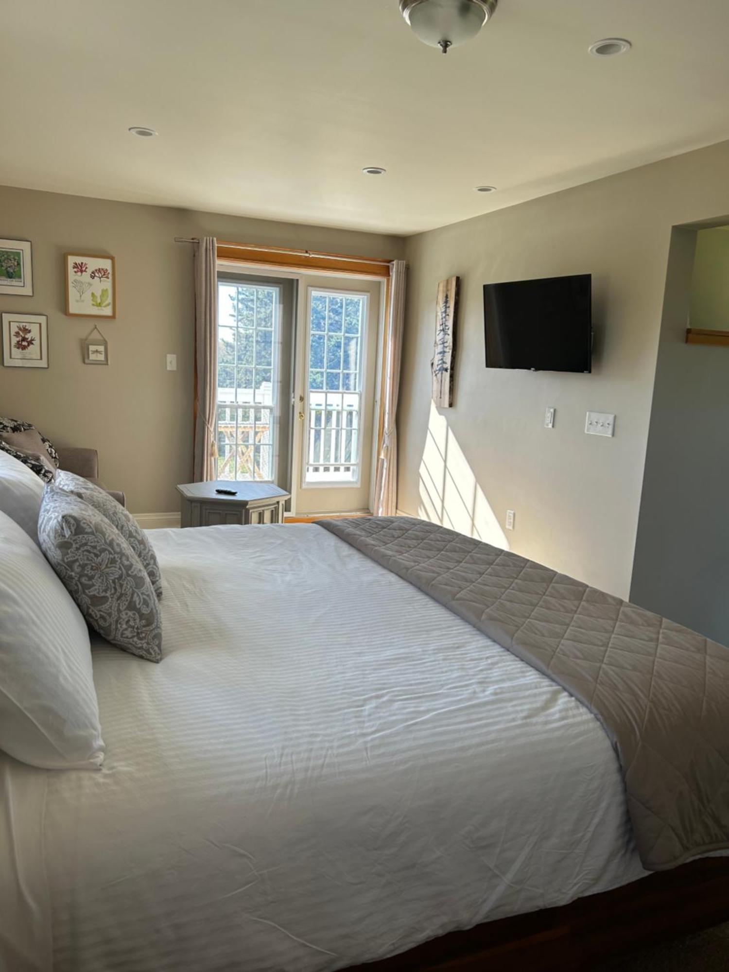 Tides Inn Guest Suites Halls Harbour エクステリア 写真