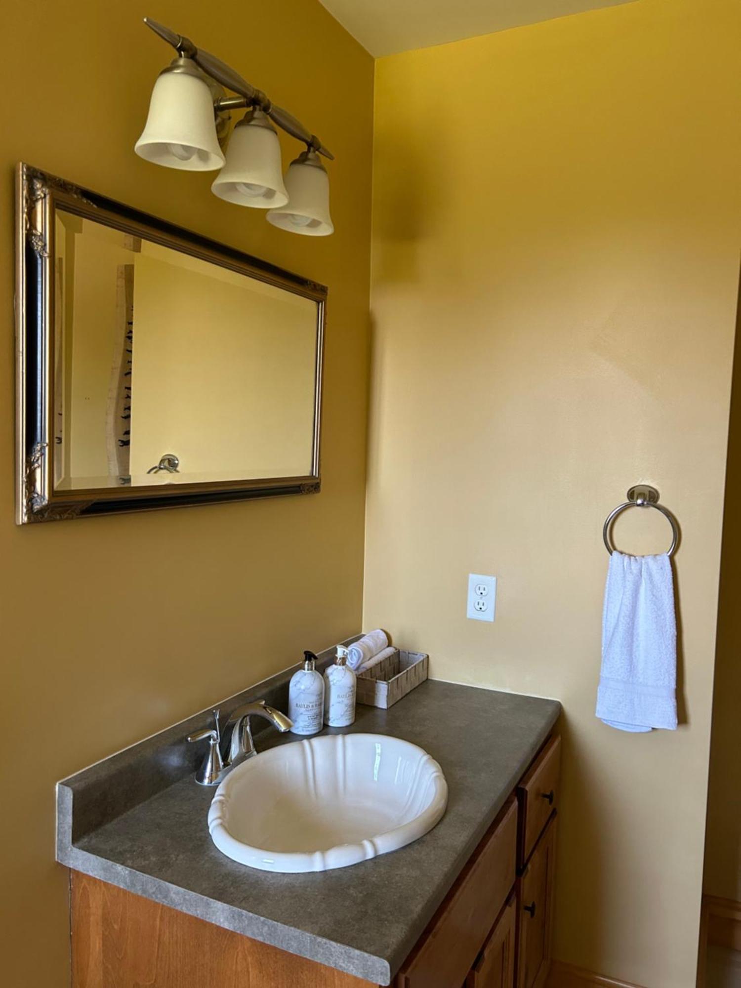 Tides Inn Guest Suites Halls Harbour エクステリア 写真