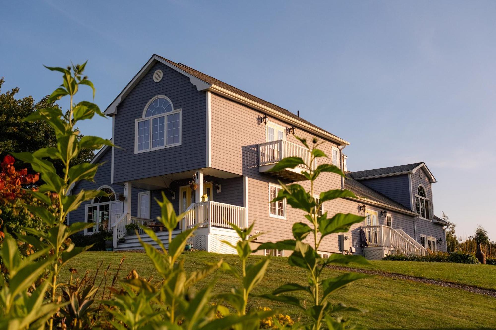 Tides Inn Guest Suites Halls Harbour エクステリア 写真