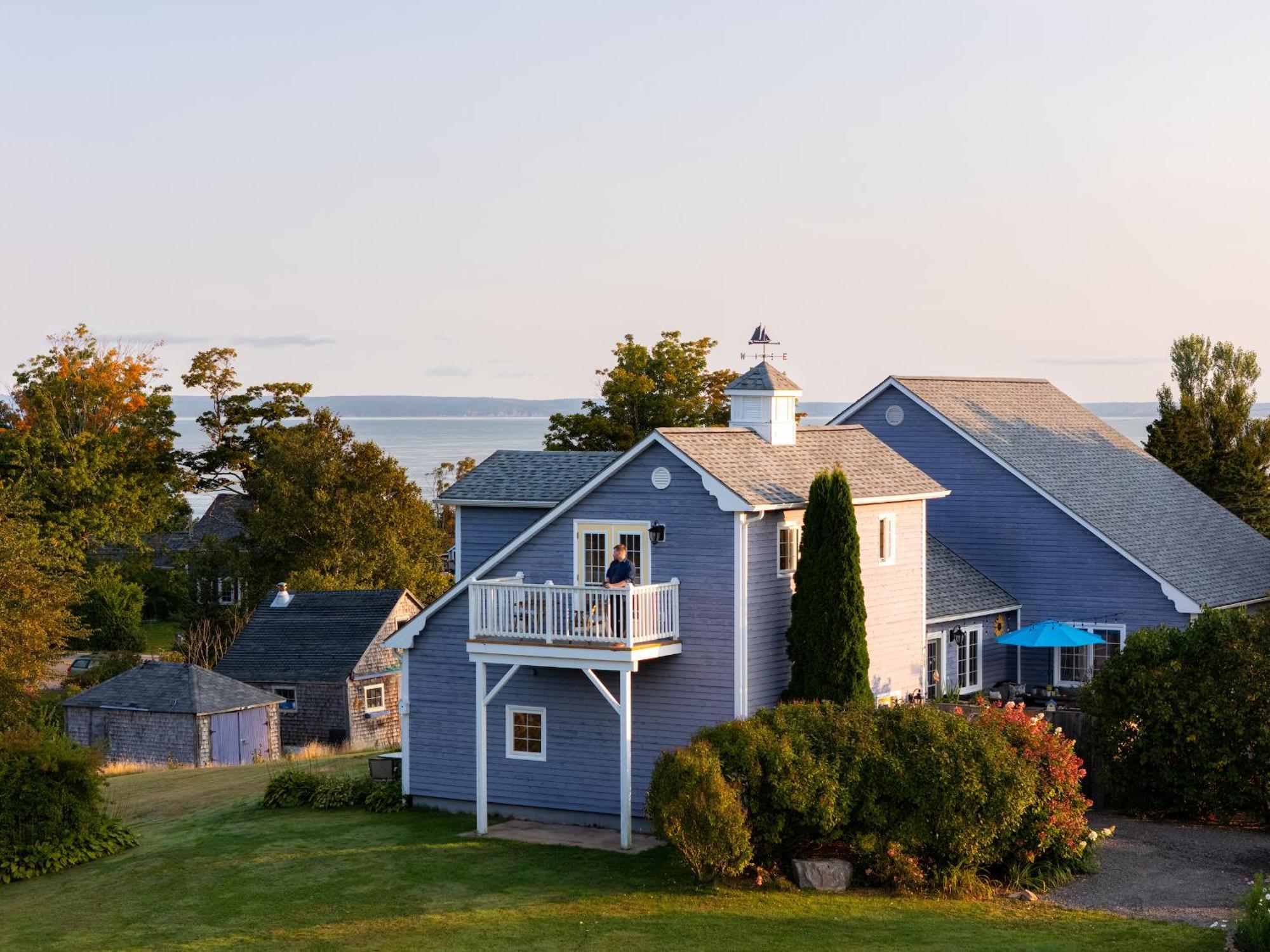 Tides Inn Guest Suites Halls Harbour エクステリア 写真